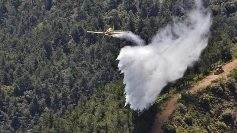 Air Tractor 802f firefighting aircraft dropping water on an active fire