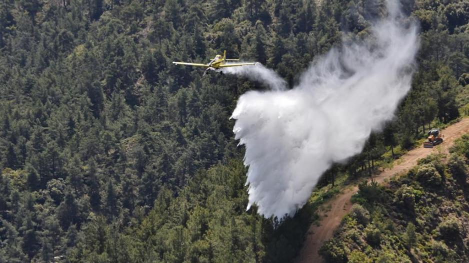 Air Tractor 802f firefighting aircraft dropping water on an active fire